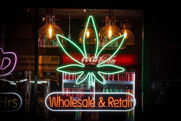 The Pound Town Guide to Buying Weed Online in Canada (Safely & Discreetly)